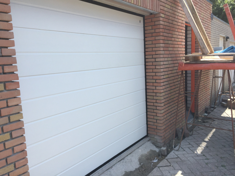 Elektrische garagedeur De Fryske Marren